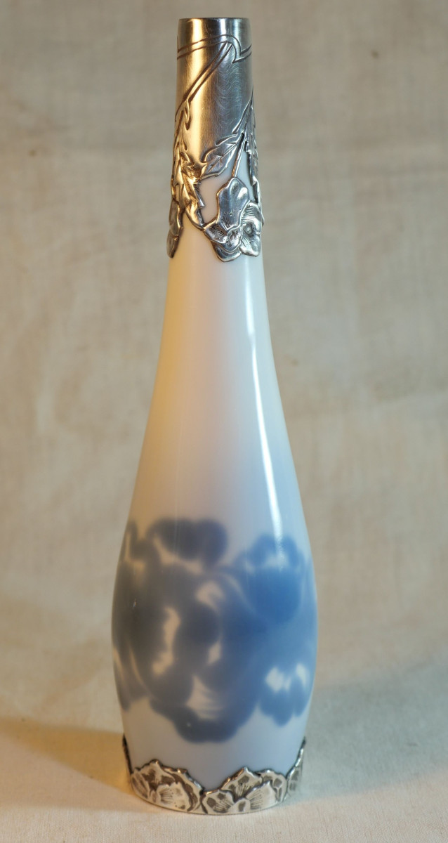 Copenhague Soliflore Porcelaine Motifs Floraux Vaporeux Bleu Argent Poinçon Minerve Scn25cop001