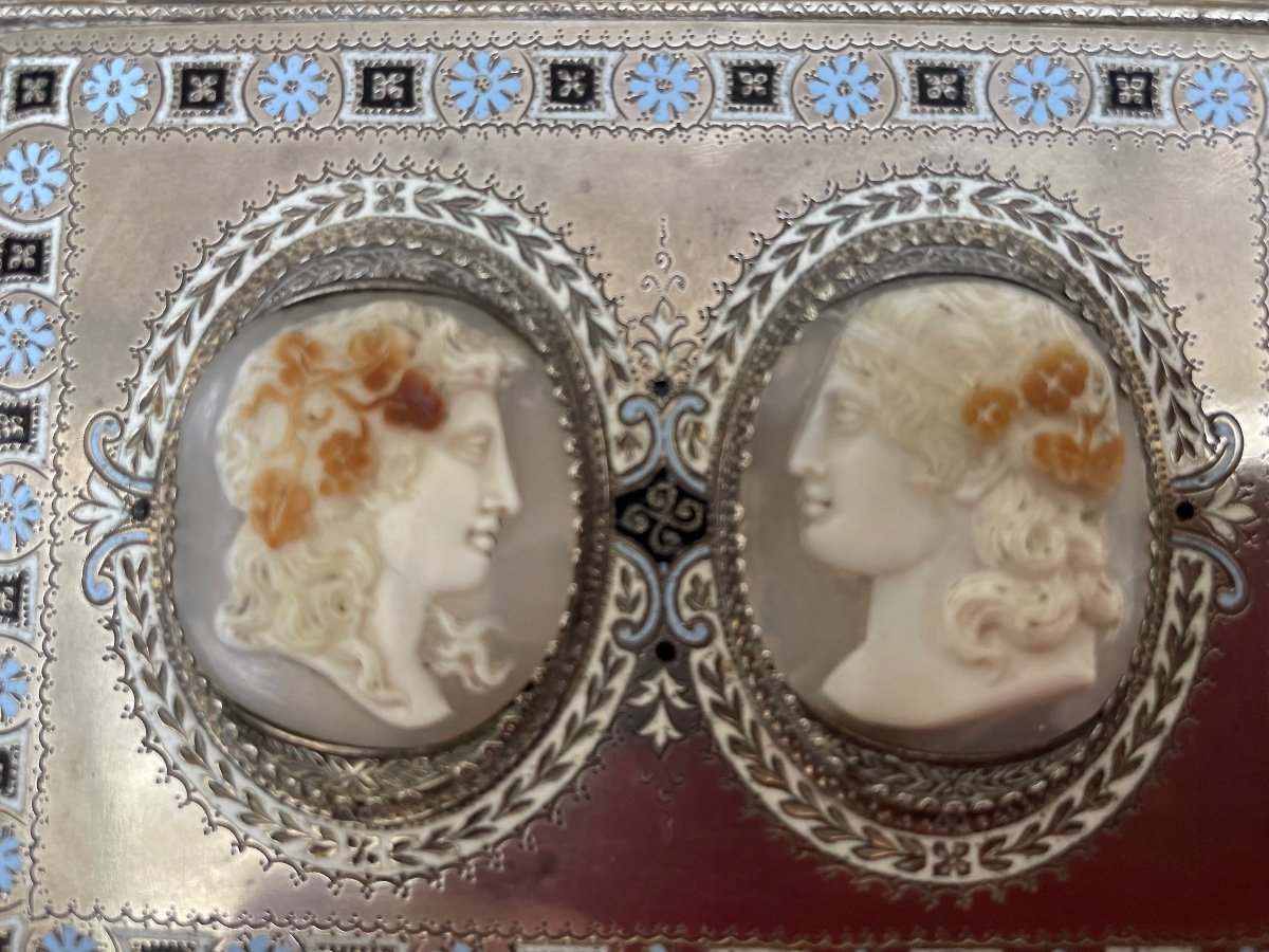 Silver Box Decorated With A Pair Of Cameos-photo-3