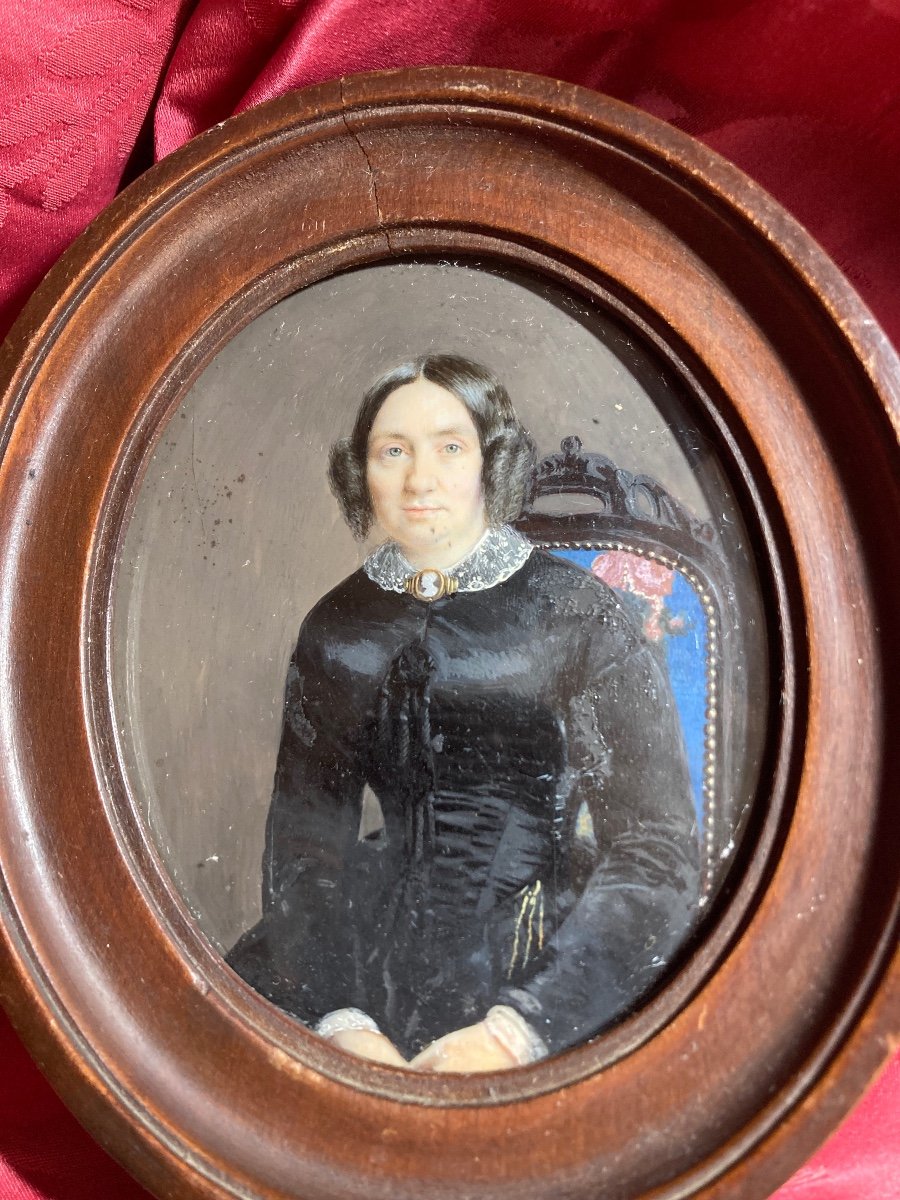 Lady With Cameo 