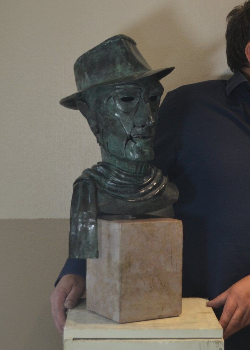 Bronze Bust Of A Man With Hat And Scarf.-photo-4