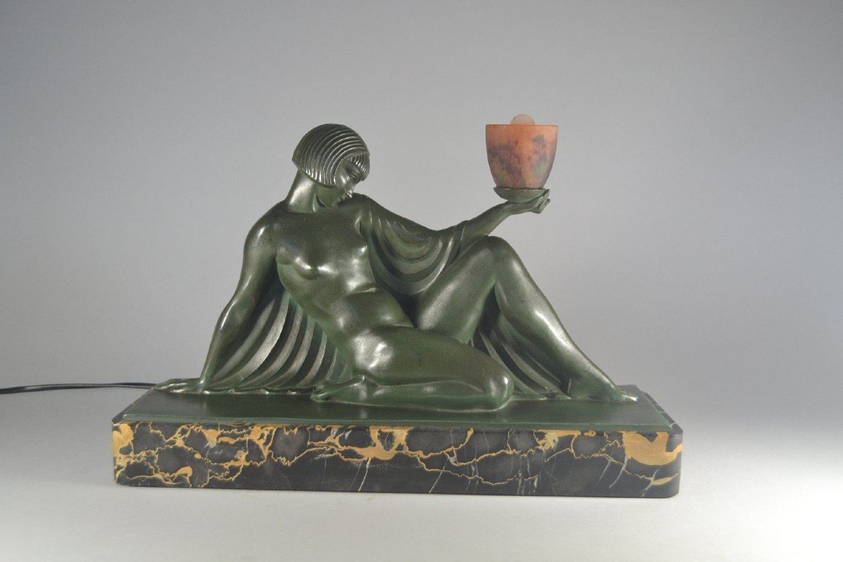 Rare Guerbe "reverie" 1930 Sculpture. Daum Glass Shade