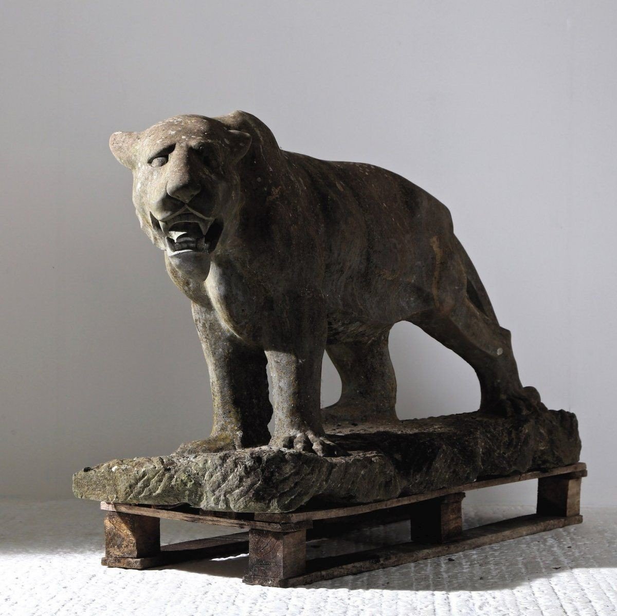 Impressive Architectural Stone Panther / Jaguar.-photo-2