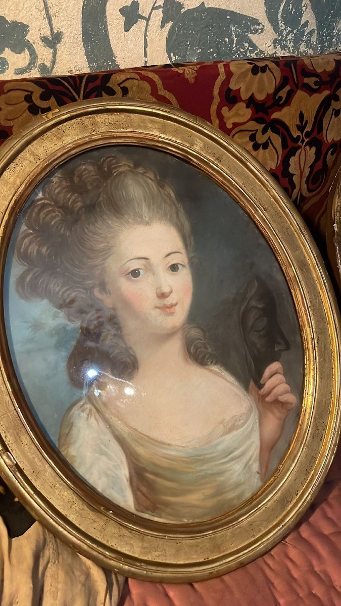 Paire de pastels et leurs cadres raffigurant deux jeunes dames. Période Louis XVI-photo-2