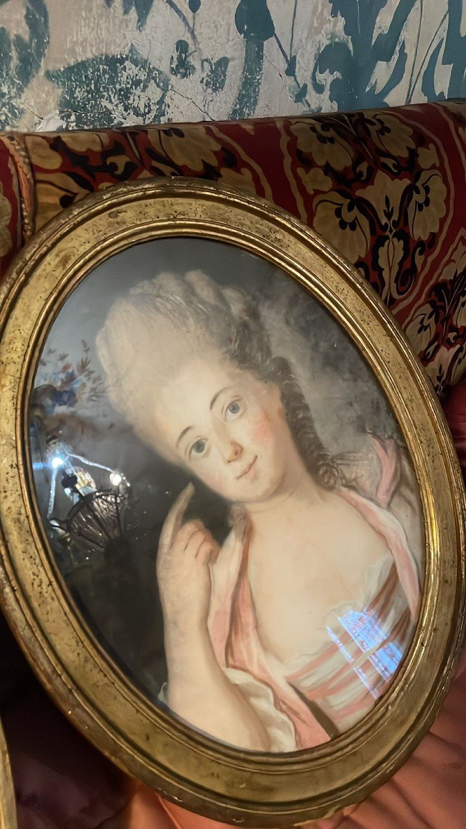 Paire de pastels et leurs cadres raffigurant deux jeunes dames. Période Louis XVI-photo-3