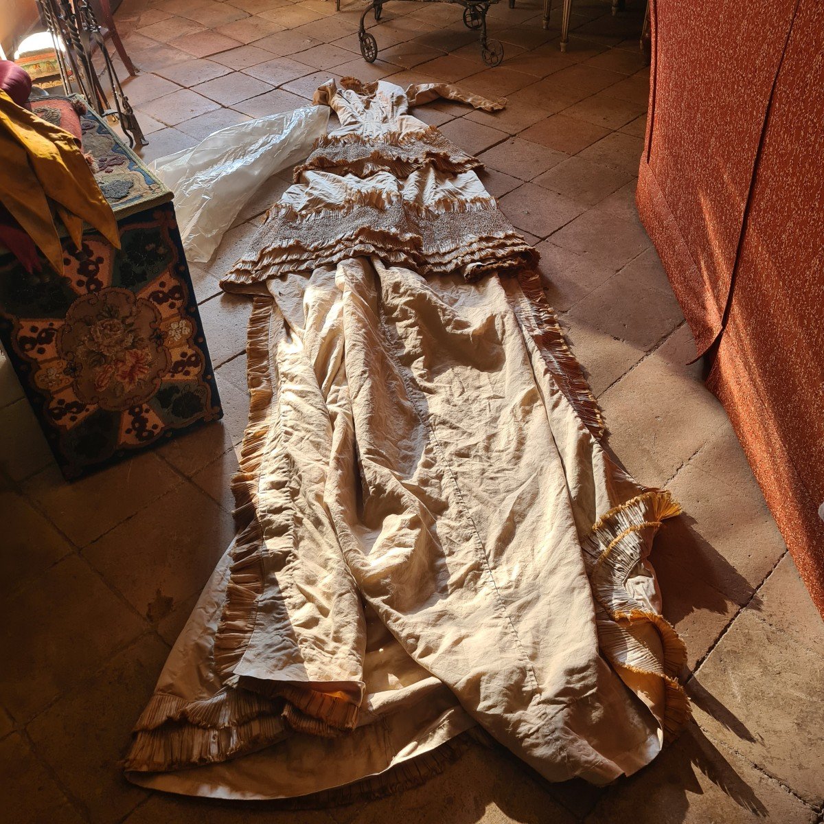 Robe De Mariage Fin XIXème En Satin