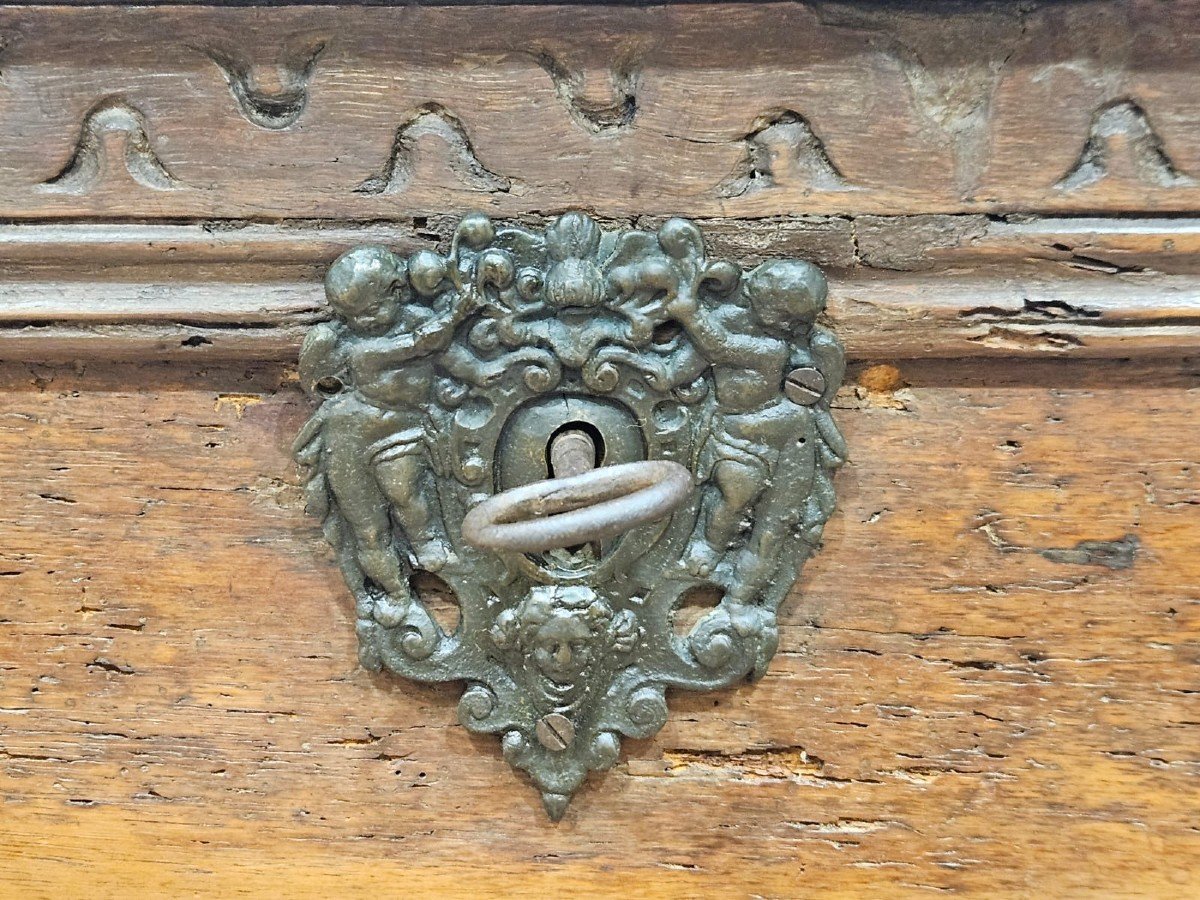 Walnut Chest - 17th Century-photo-3