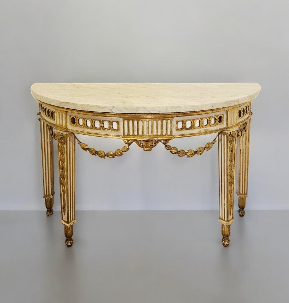 Beautiful Lacquered And Gilded Console - Late 18th Century.