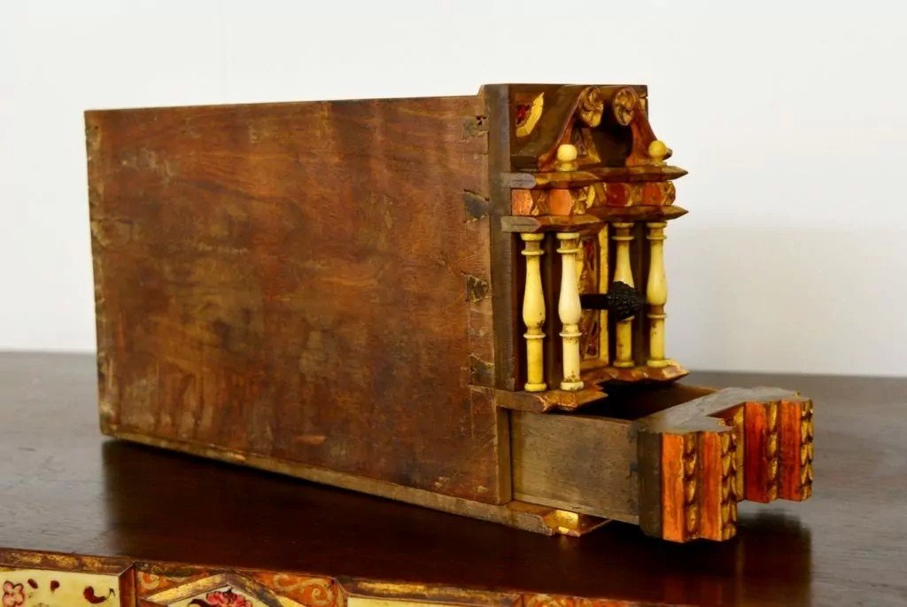 Bargueño Salmantino - 20th Century - Walnut, Polychrome Bone, And 24 Carat Gold Leaf-photo-3