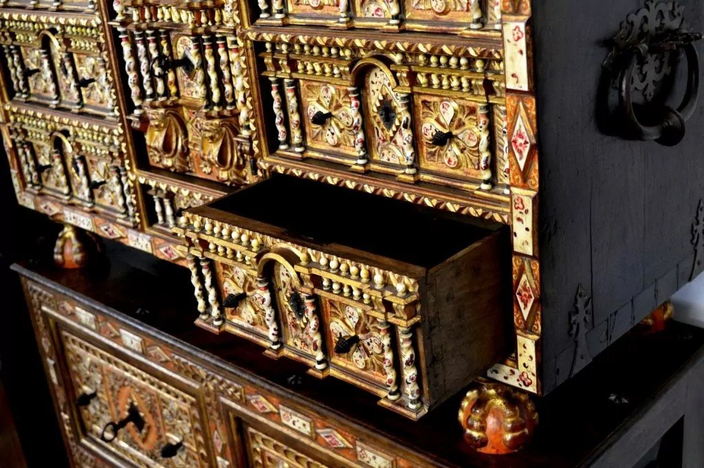 Bargueño Salmantino - 20th Century - Walnut, Polychrome Bone, And 24 Carat Gold Leaf-photo-5