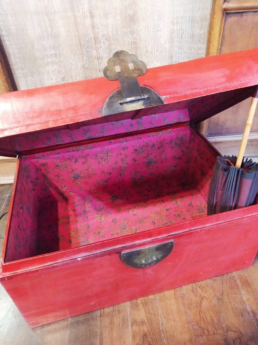 Antique Chinese Red Lacquered Leather Trunk-photo-3