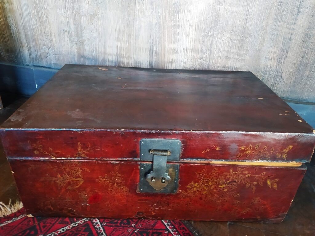 Chinese Leather Trunk-photo-2