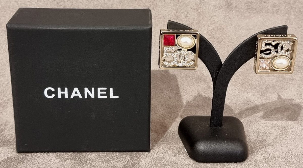 Chanel Paire De Boucles d'Oreilles Cristal Couleur