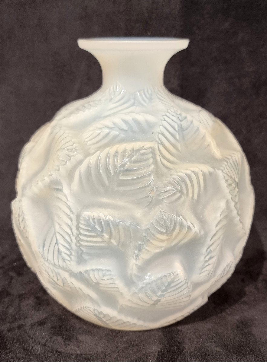 René Lalique Art Deco Opalescent Glass Vase 1926 -photo-1