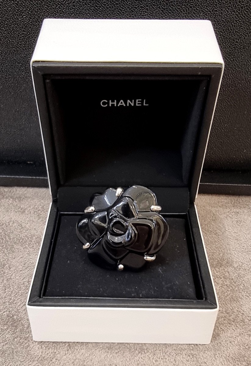 Chanel Bague Camélia Grand Modèle Or Blanc & Onyx-photo-2