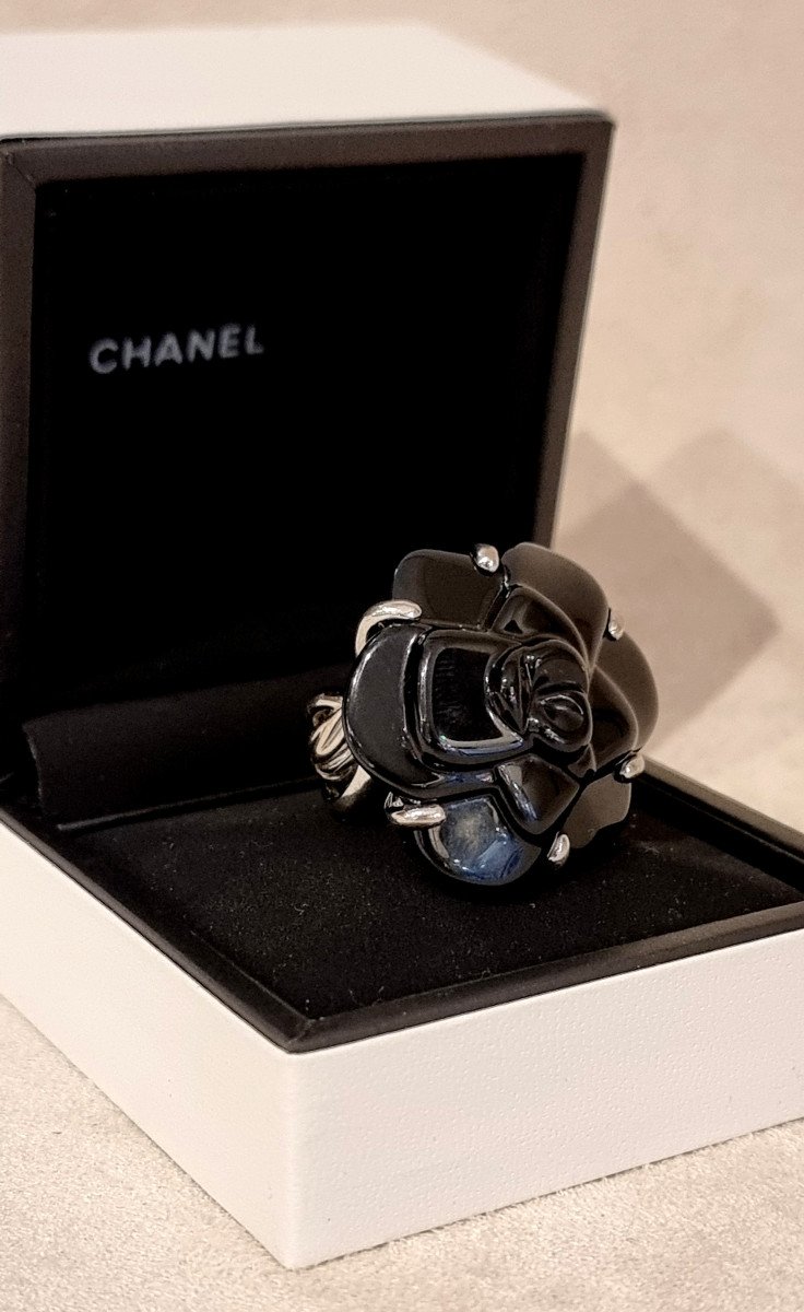 Chanel Bague Camélia Grand Modèle Or Blanc & Onyx-photo-4