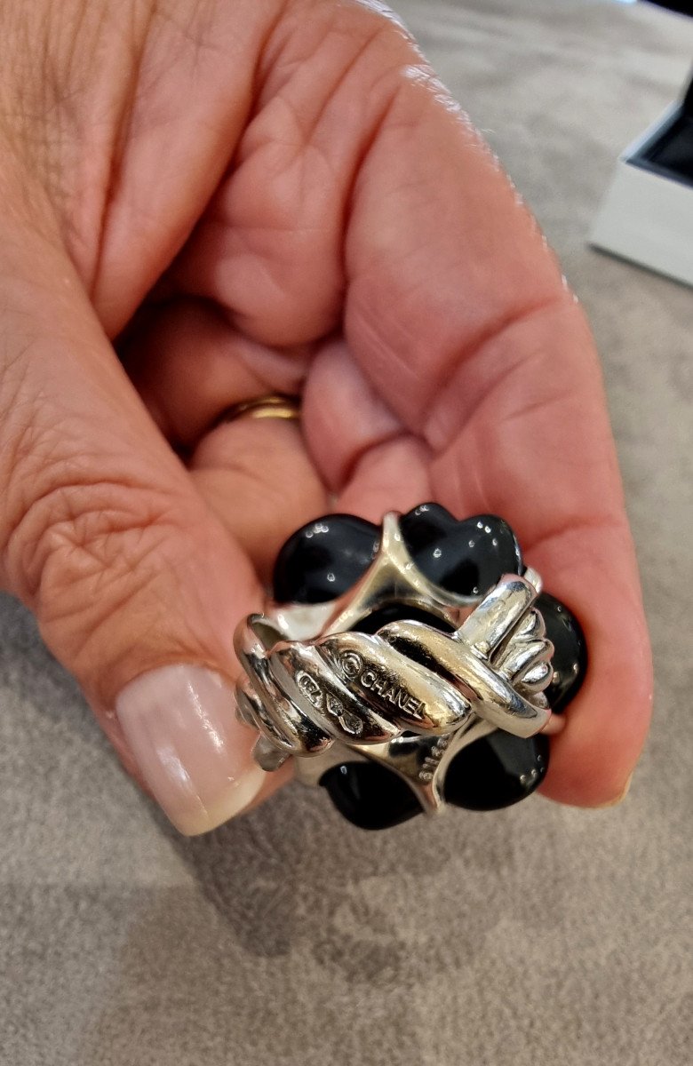 Chanel Bague Camélia Grand Modèle Or Blanc & Onyx-photo-5