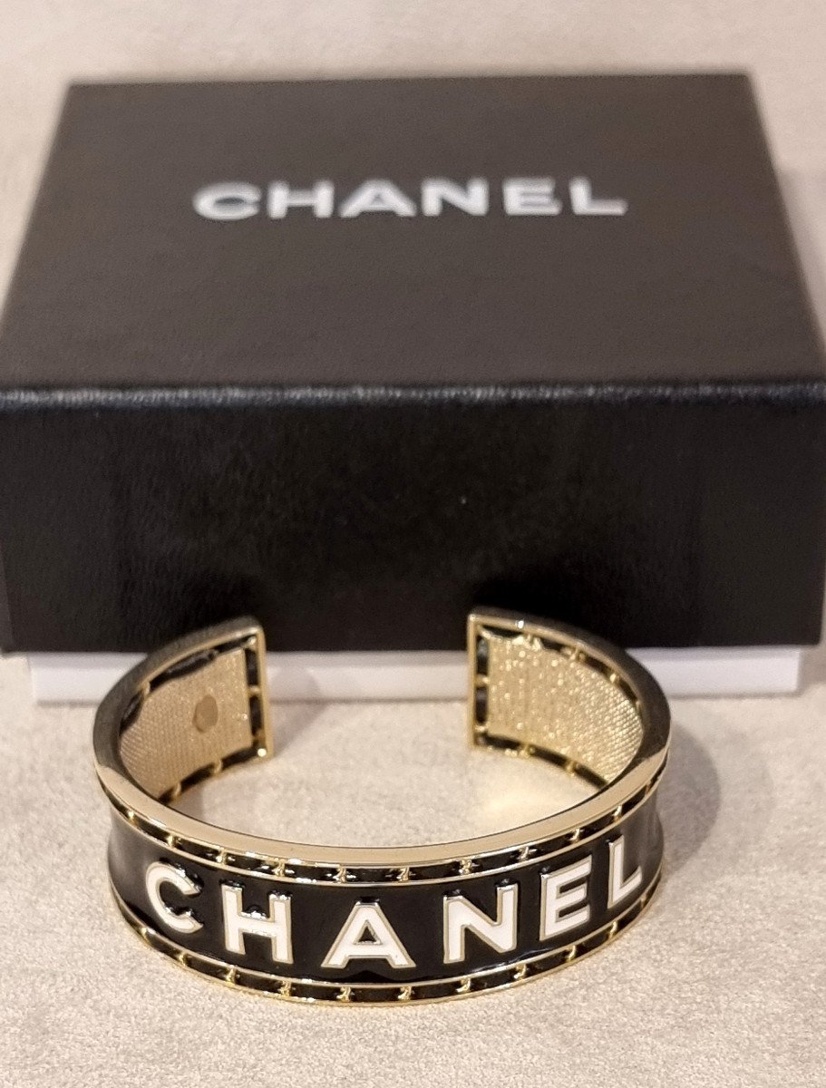 Chanel Bracelet  Titrée Chanel