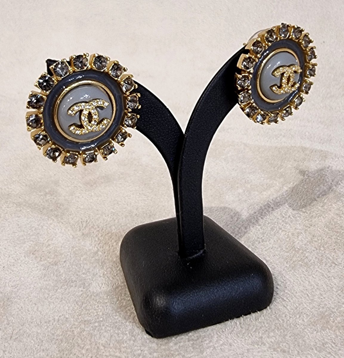 Chanel Pair Of Crystal And Enamel Earrings-photo-3