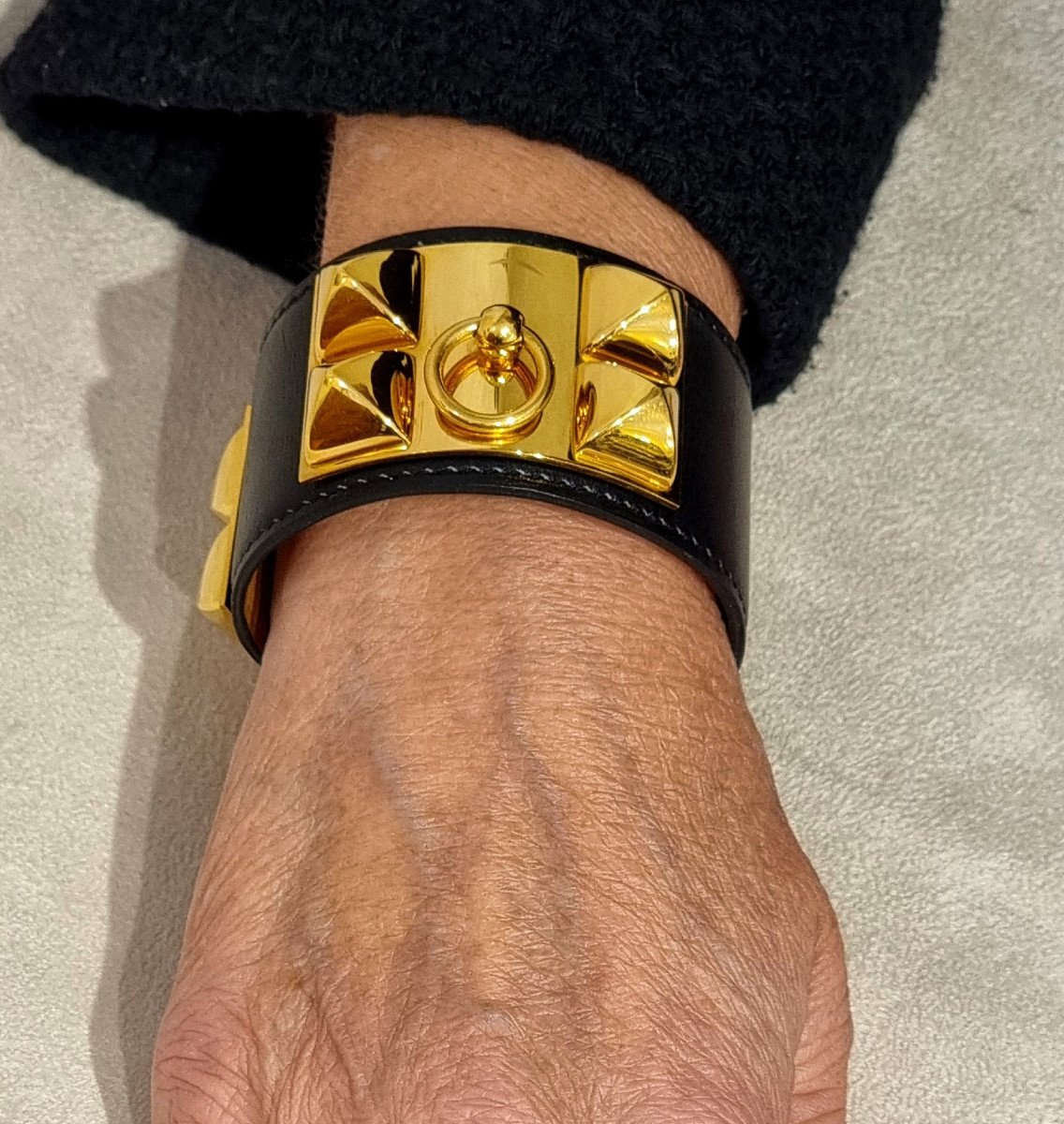 Hermès Gold Plated And Black Leather Dog Collar Cuff Bracelet-photo-4