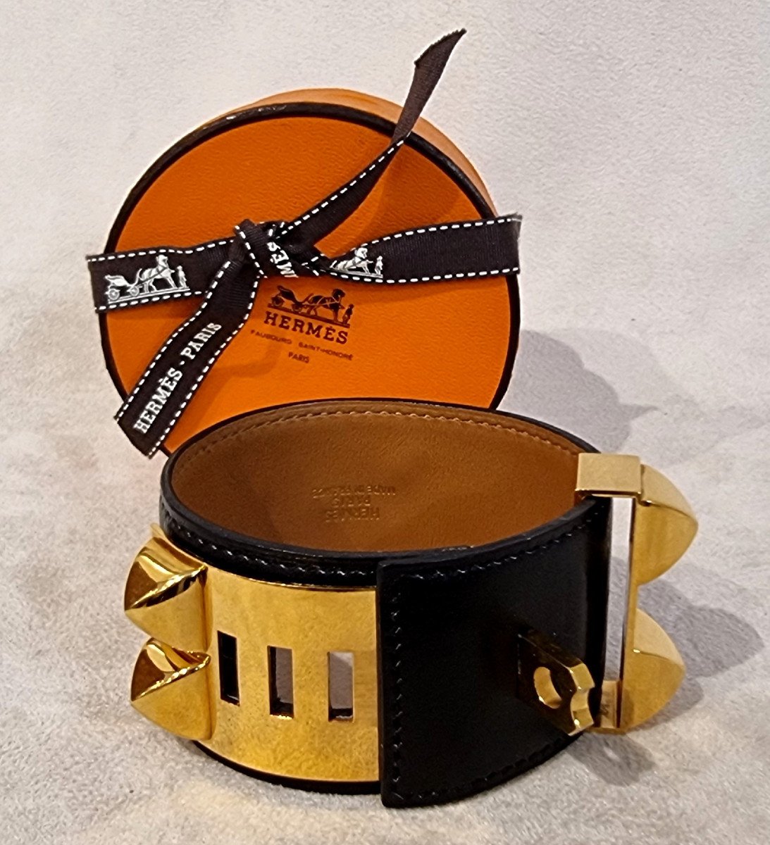 Hermès Gold Plated And Black Leather Dog Collar Cuff Bracelet-photo-7