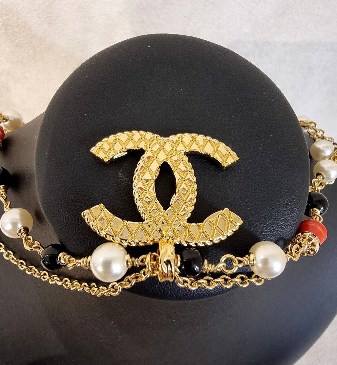 Chanel Gold Metal Necklace Glass Beads And Crystal-photo-4