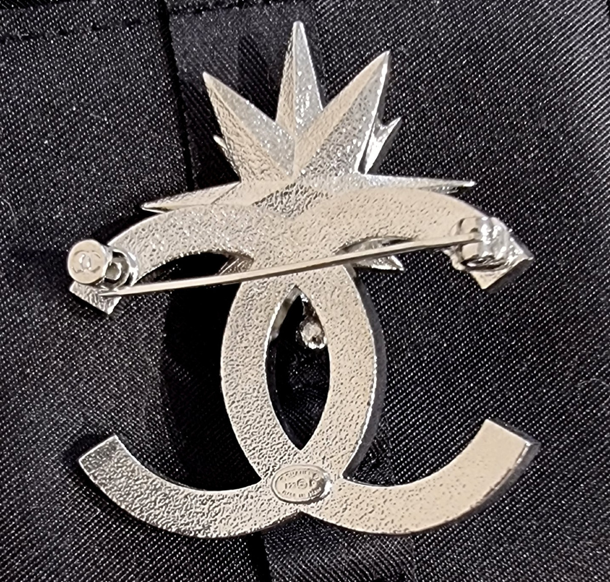 Chanel Clear Crystal And Emerald Crystal Brooch -photo-1