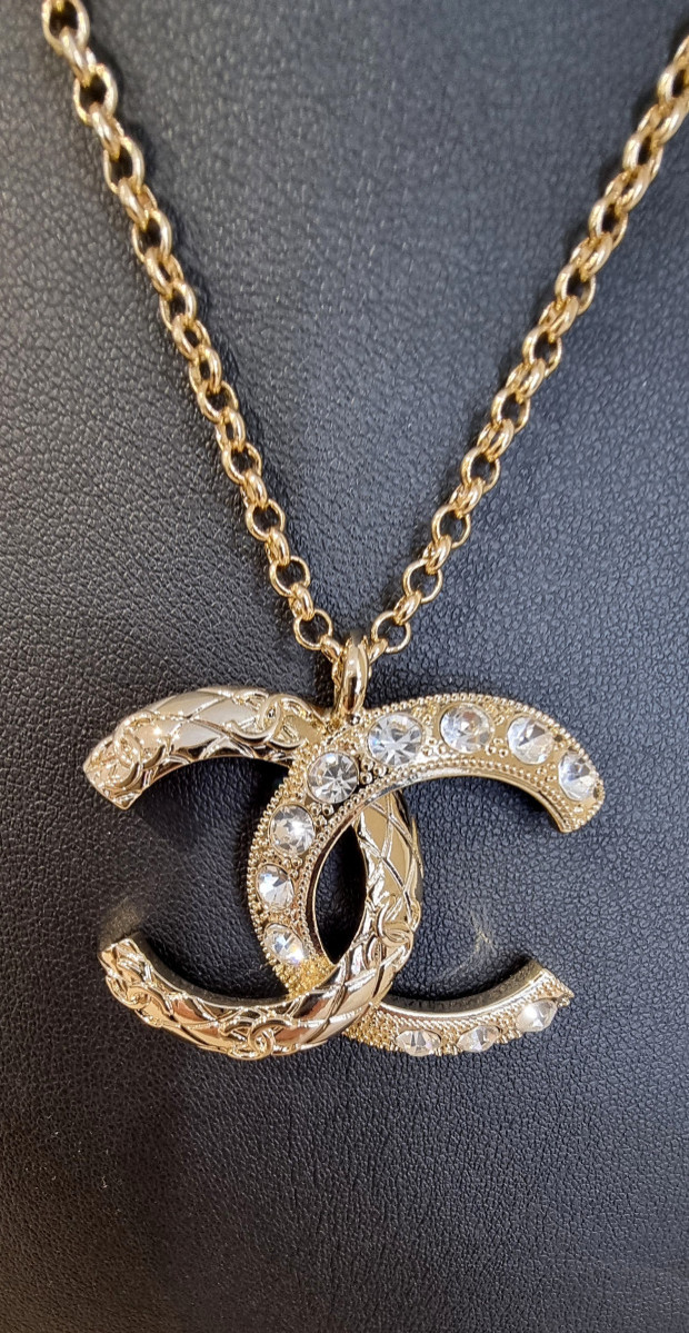 Chanel Collier Double Cc En Métal Doré Et Cristal -photo-1