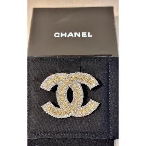 Chanel Broche Métal Doré Et Cristal 