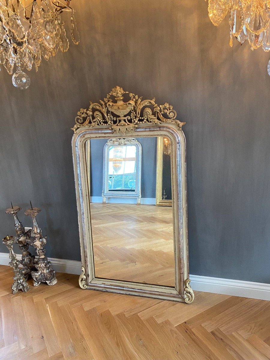 19th Century  French Gilt Mirror With A Crest