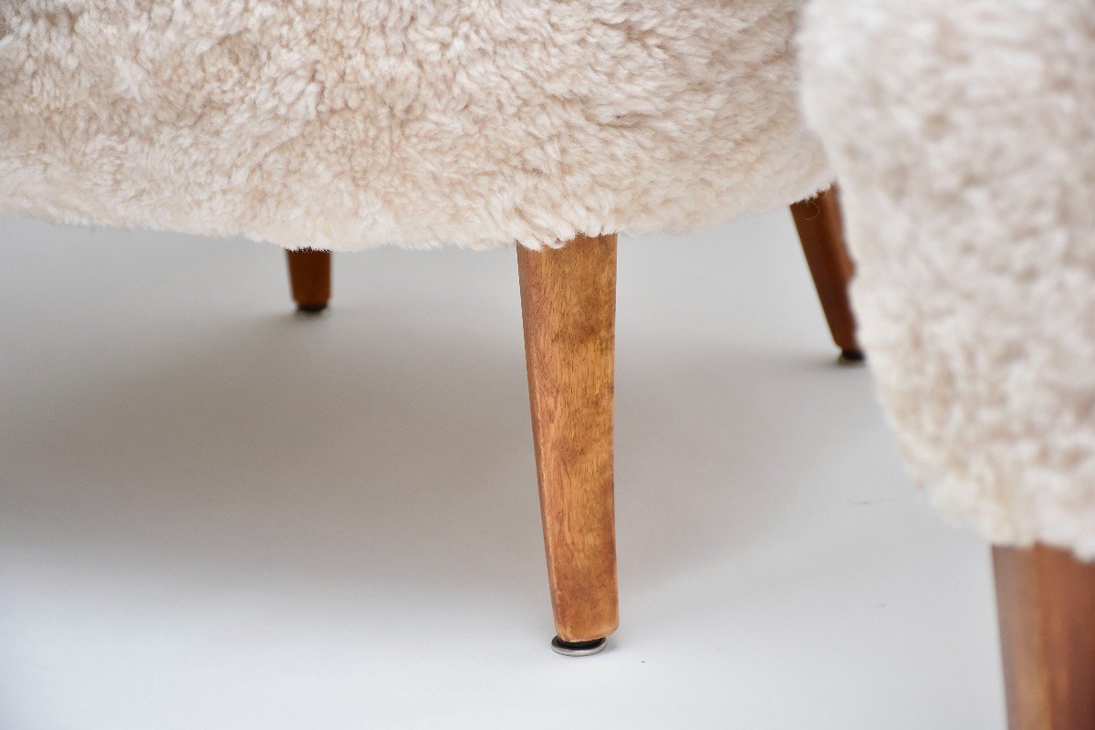 Pair Of  Scandinavian Modern Armchairs 'stora Furulid'  In Soft Sheepskin By Carl Malmsten-photo-2