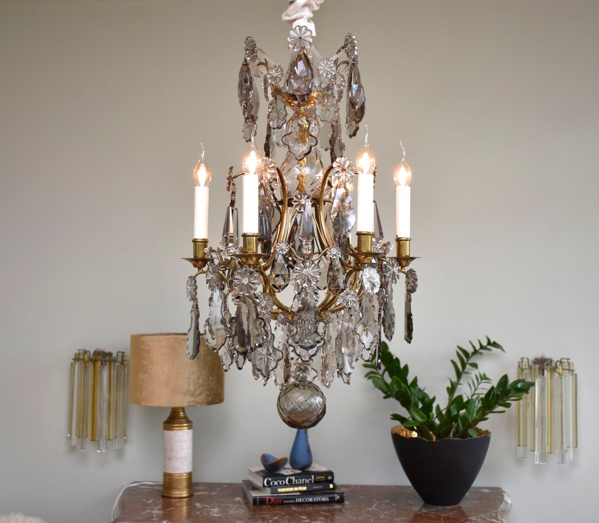 Rococo Style Chandelier In Gilded Brass And Crystal-photo-4