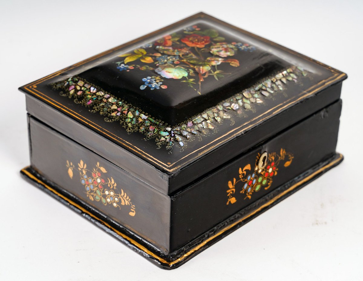 Pont-a-mousson.-box Napoleon III Period Floral Decor Burgauté.circa 1850