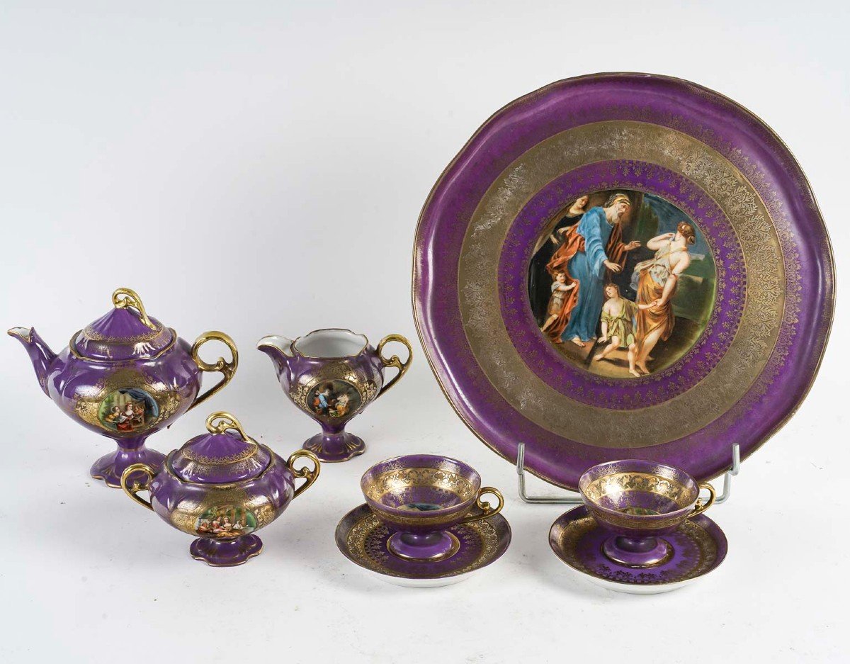 Vienne- Porcelain Tête-à-tête With Historiated Polychrome Decor On A Purple And Gold Background.