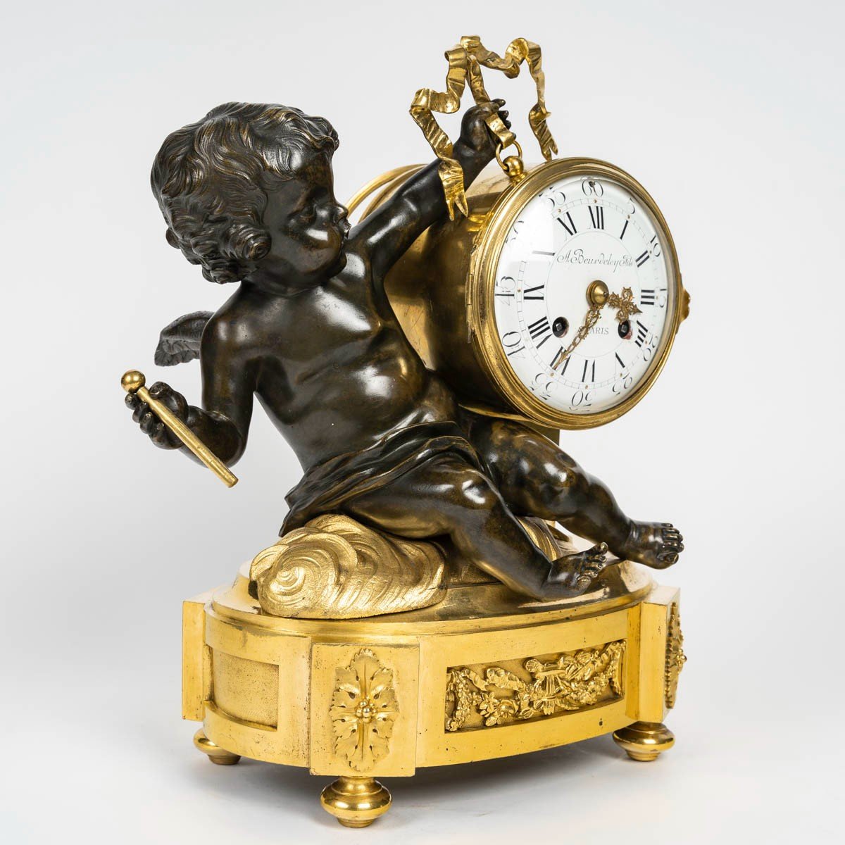 BEURDELEY Fils, à Paris- Pendule en bronze doré et patiné au Putto Tambourinaire, circa 1880