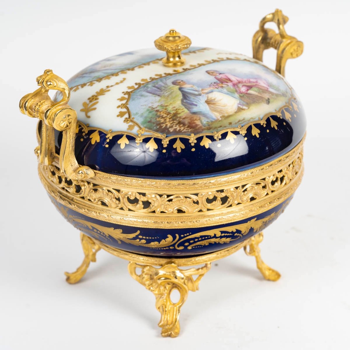 Bonbonnière En Porcelaine Et Bronze XIX 