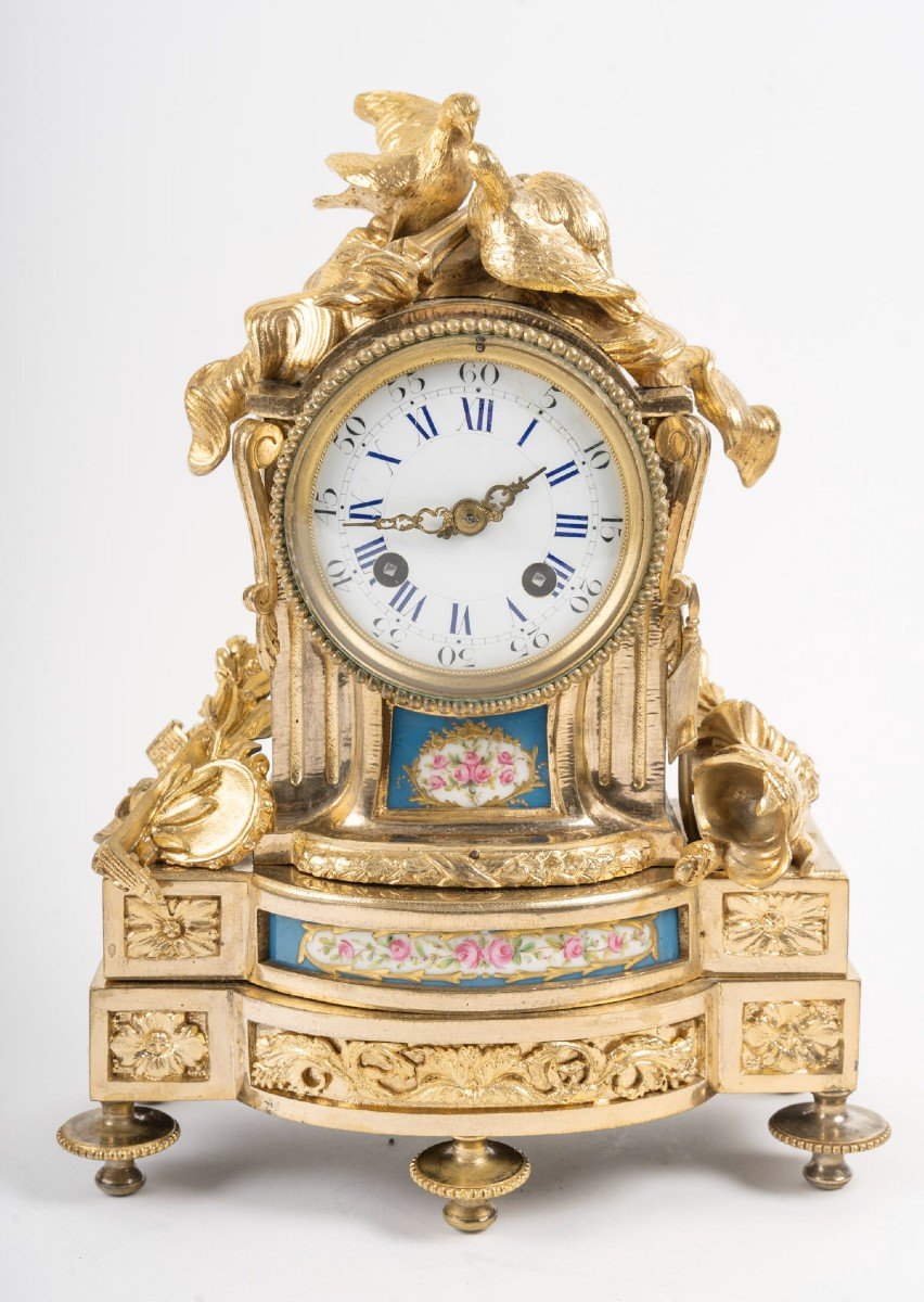 Pendule De Style Louis XVI  Dite De "fiançailles" En Bronze Doré Et Porcelaine, Circa 1860-photo-2