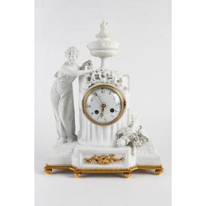 l'Offrande à l'Hymen-pendule En Biscuit De Porcelaine. Circa 1900