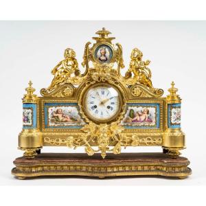 Bourdin, Horloger Du Roy - Restoration Period Clock In Gilt Bronze And Sèvres Porcelain