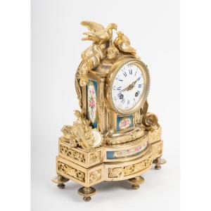 Pendule De Style Louis XVI  Dite De "fiançailles" En Bronze Doré Et Porcelaine, Circa 1860