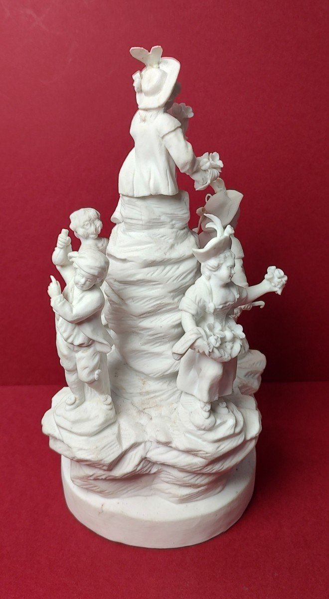 Locré Manufacture - 18th Century - Biscuit Group With Rotating Decor Of Characters.-photo-4