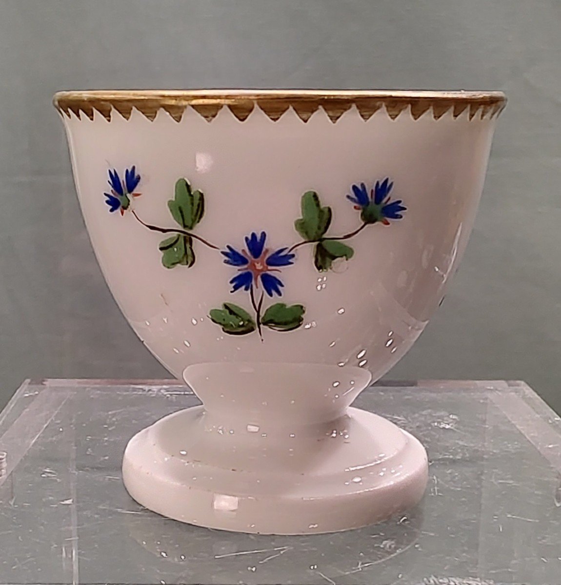 Bordeaux - Verneuilh & Neveu Manufacture - 18th Century - Egg Cup With Barbeaux Decor.