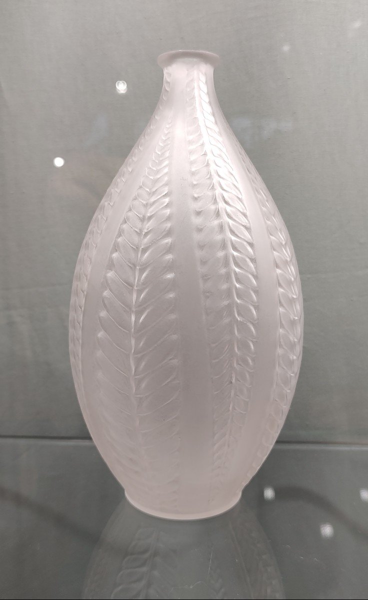 R. Lalique. “acacia” Vase, Ovoid Shape, In Blown Molded White Glass With Opalescent Patina.-photo-2