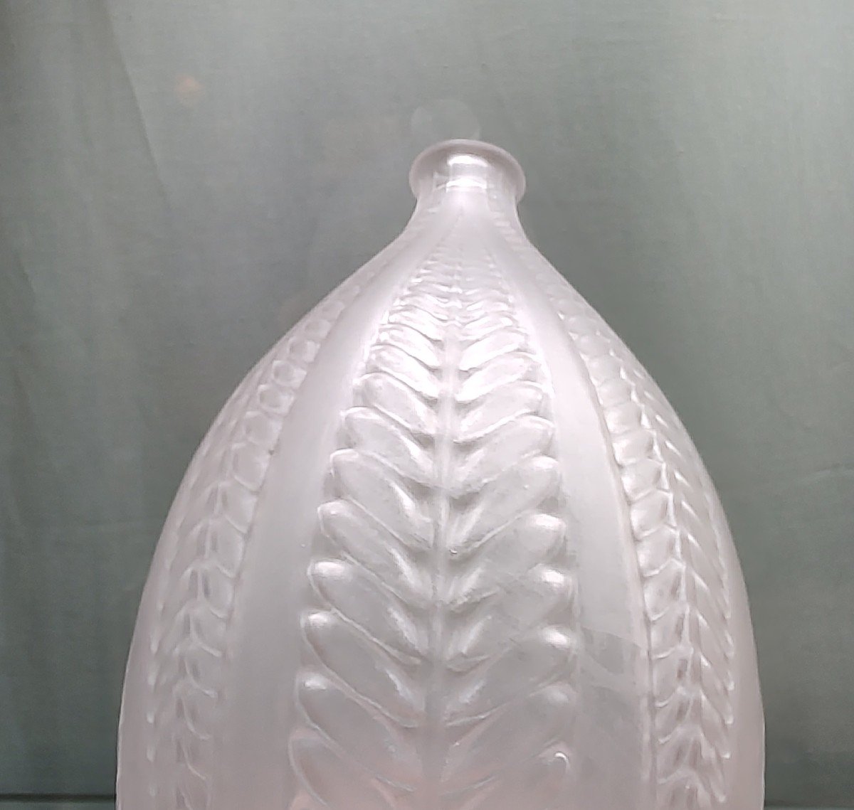 R. Lalique. “acacia” Vase, Ovoid Shape, In Blown Molded White Glass With Opalescent Patina.-photo-3