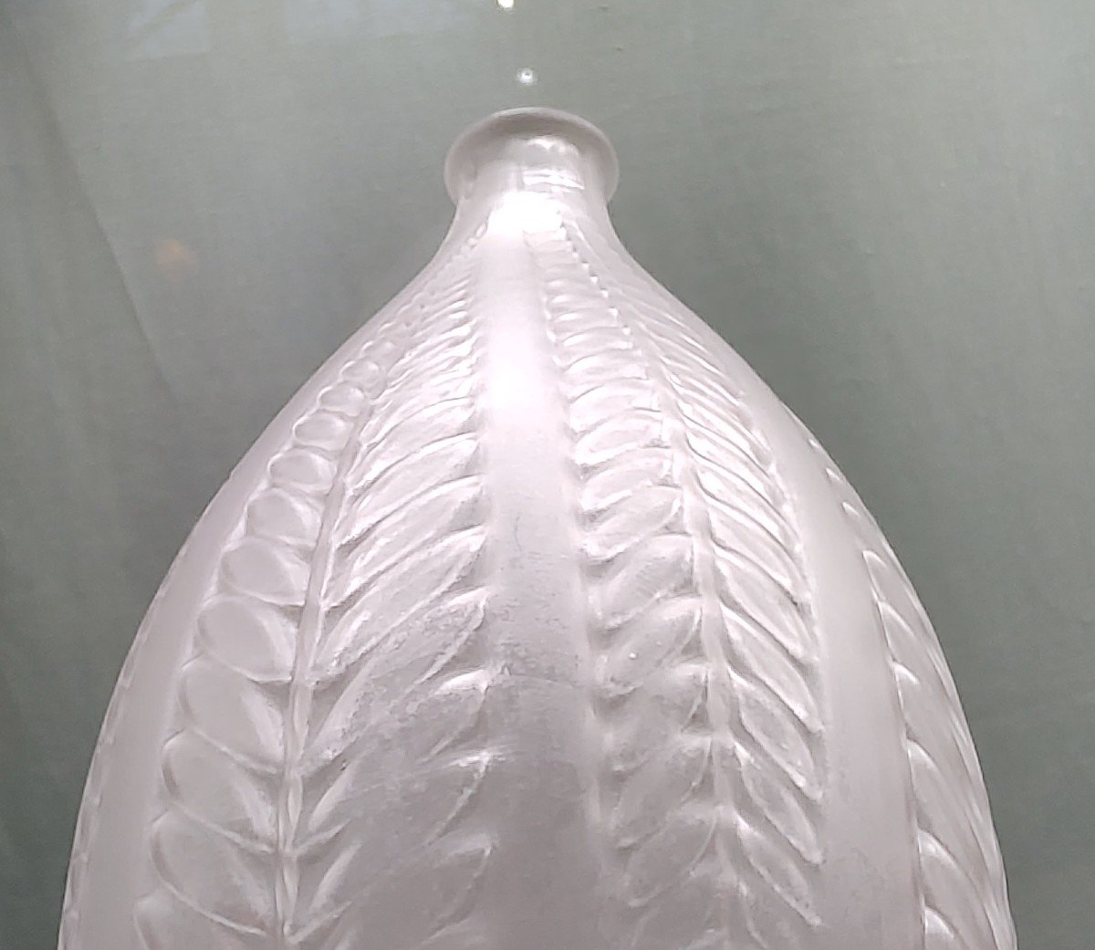 R. Lalique. “acacia” Vase, Ovoid Shape, In Blown Molded White Glass With Opalescent Patina.-photo-4