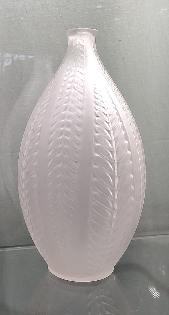 R. Lalique. “acacia” Vase, Ovoid Shape, In Blown Molded White Glass With Opalescent Patina.-photo-1