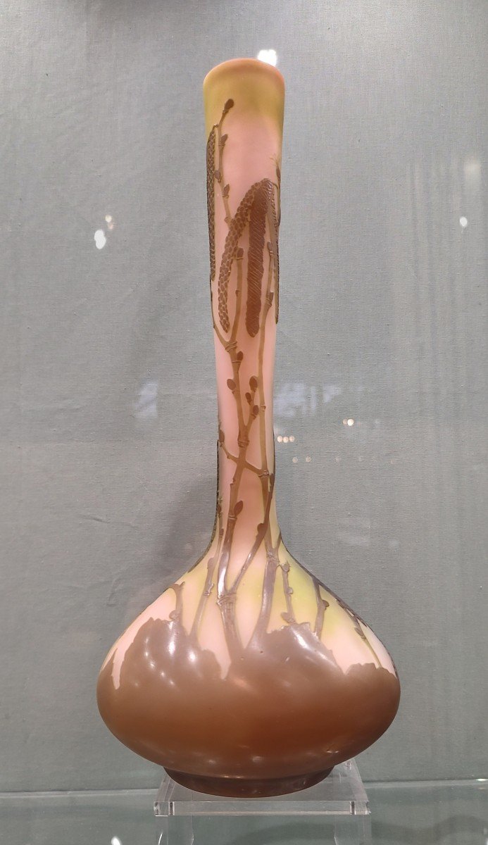 Etablissements Gallé (1904-1936) - Vase With Hazelnut Catkins Decor.