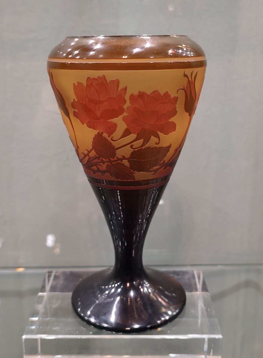 D’argental (paul Nicolas) 1875/1952 - Vase Conique à Décor De Roses Et De Boutons.