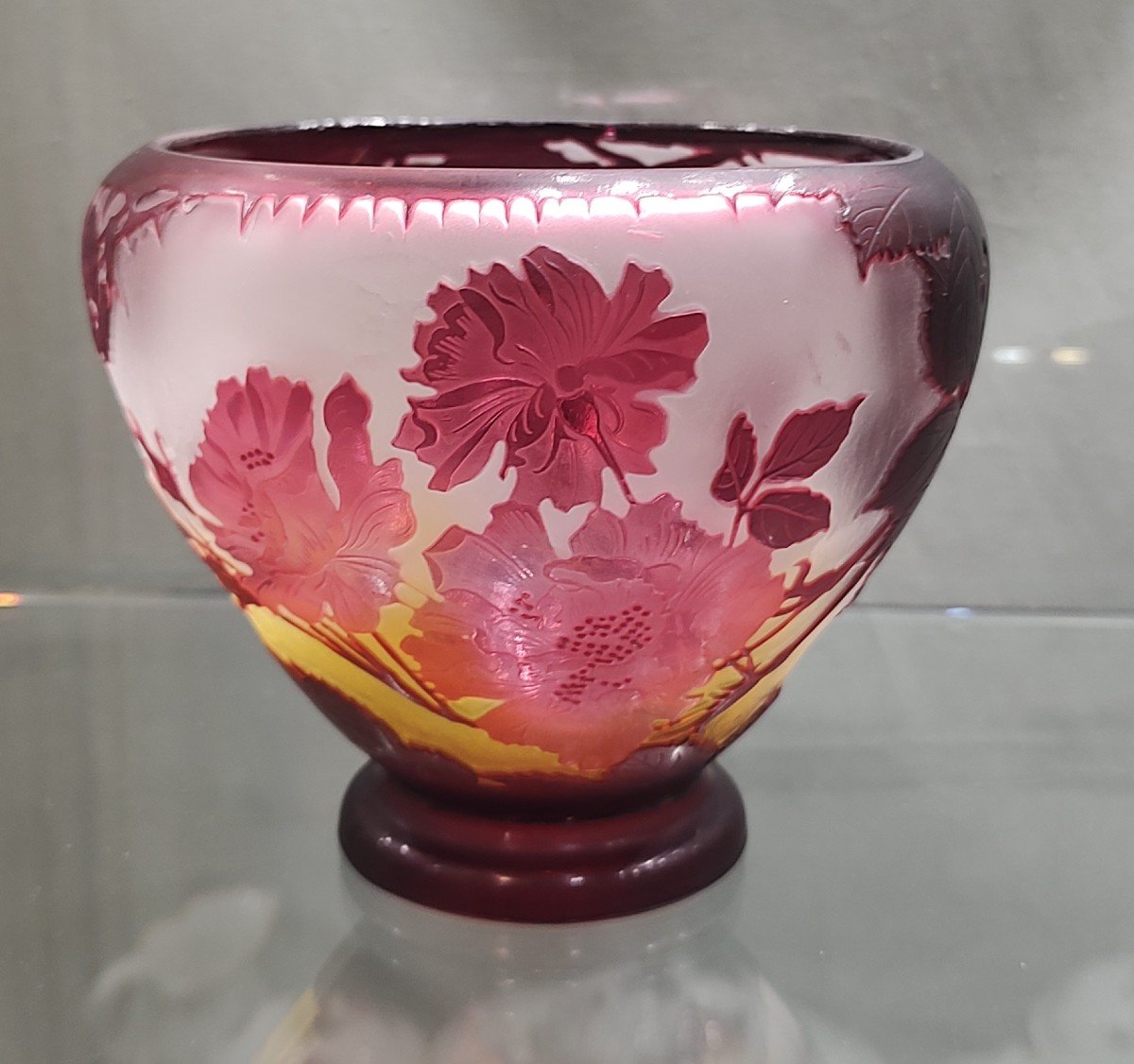 Gallé Establishments (1904-1936) - Round Bowl Decorated With Roses In Bloom And Buds.