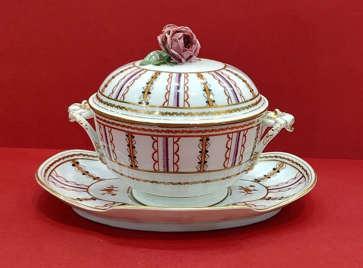 Niderviller - 18th Century - Bouillon Bowl And Its Display Stand