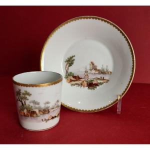 Marseille (attribuée à) - XVIIIe Siècle - Tasse Et Sa Soucoupe à Décor De Paysages Lacustres